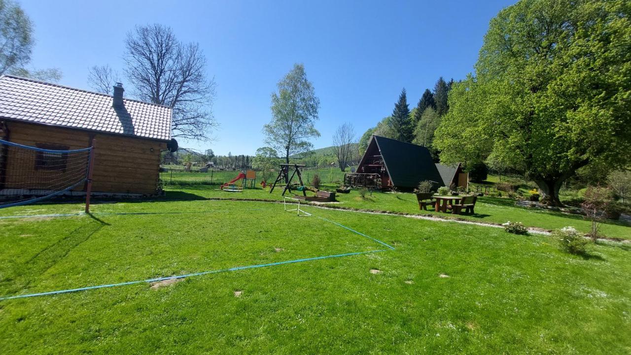 Domki Pod Lipa. Liszna Esterno foto